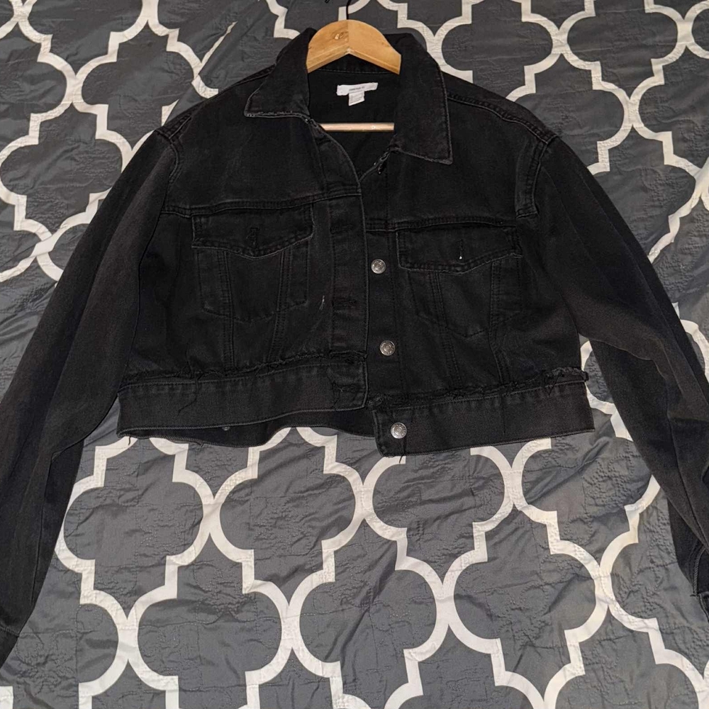 Forever 21 Black Cropped Denim Jacket